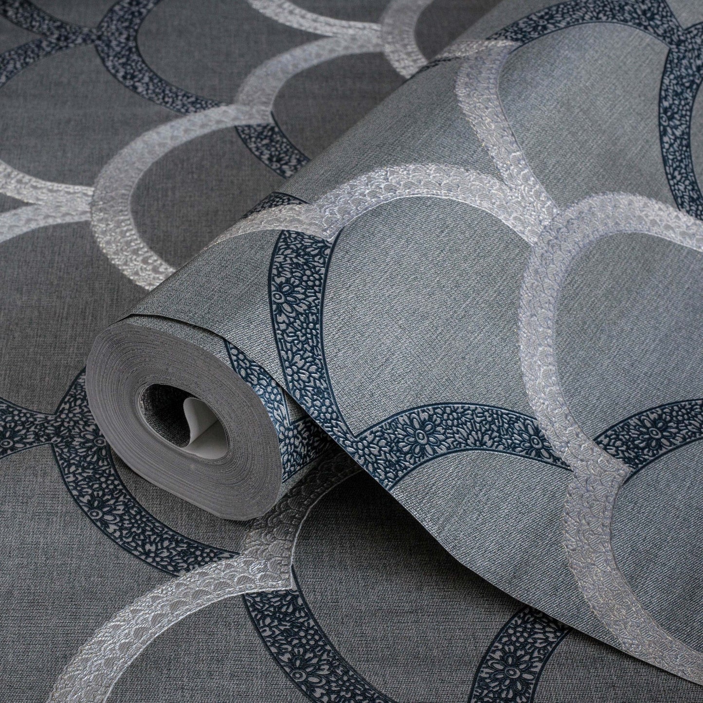 Seven Rooms 7811-3 detail wallpaper by La Belle Maison