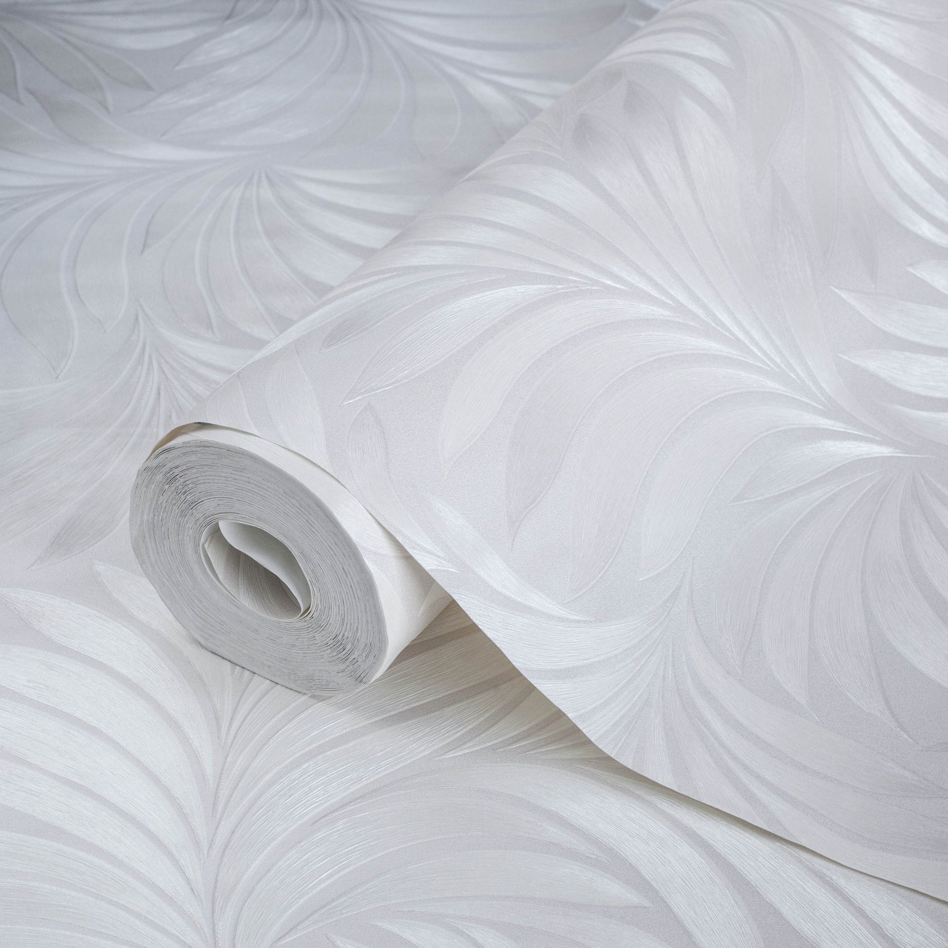 Seven Rooms 7812-1 detail wallpaper by La Belle Maison