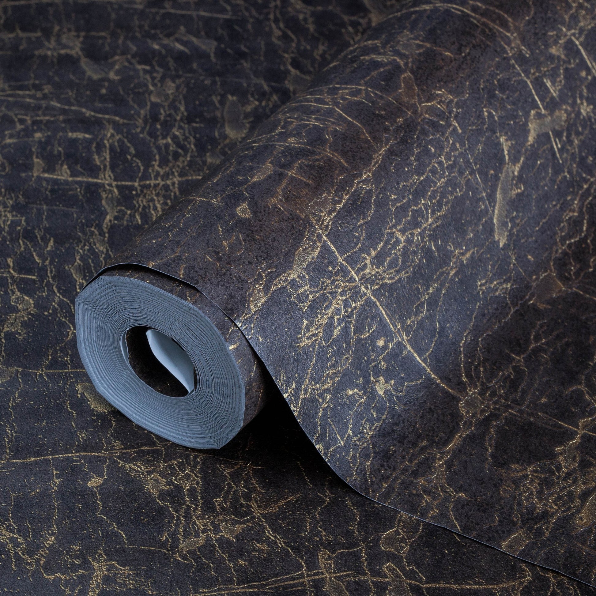 Seven Rooms 7815-5 detail wallpaper by La Belle Maison