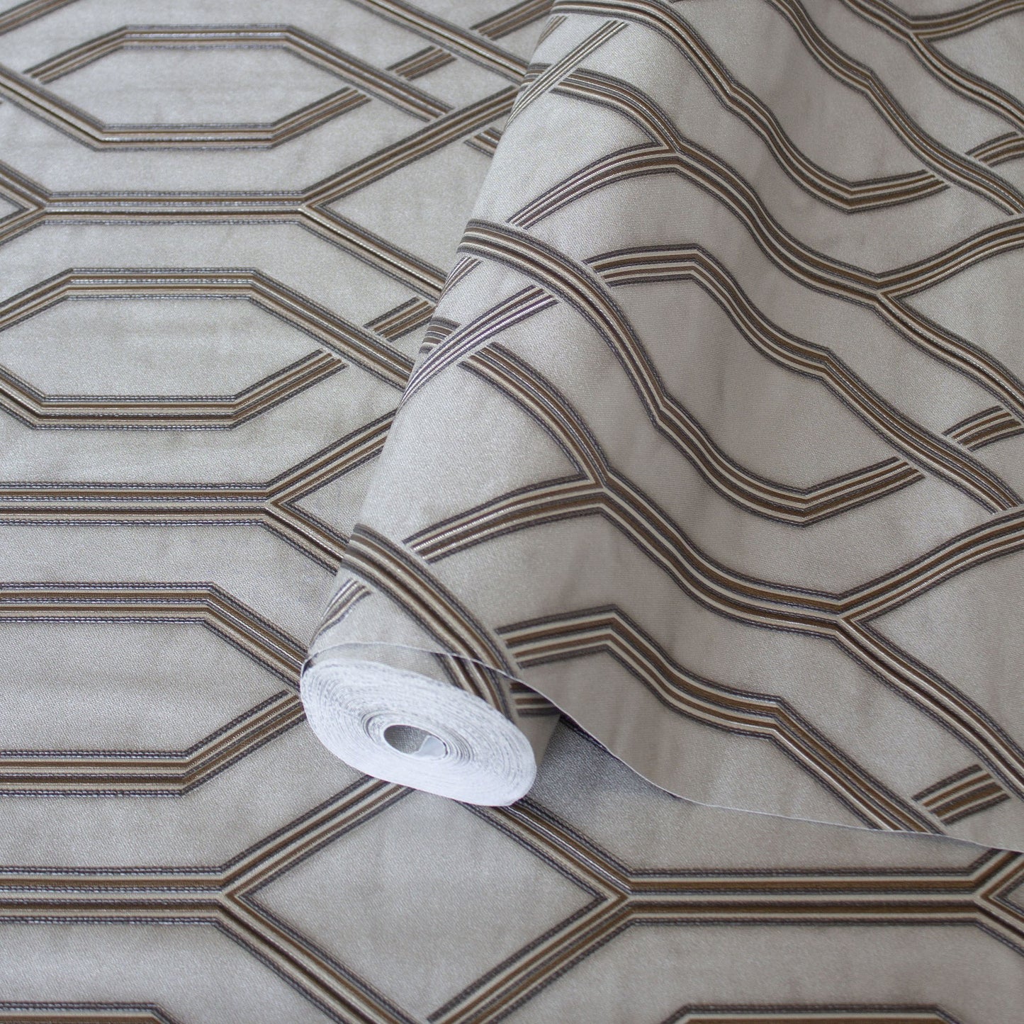 Vera Bloom 1502-5 detail wallpaper by La Belle Maison