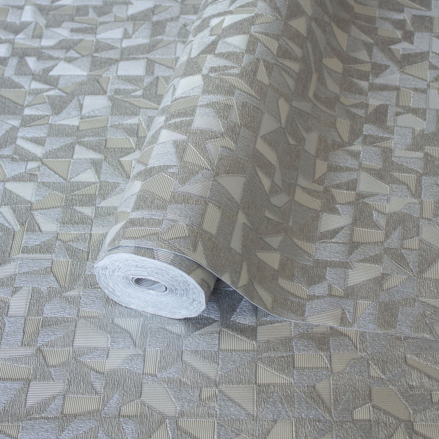Vera Bloom 1512-3 detail wallpaper by La Belle Maison